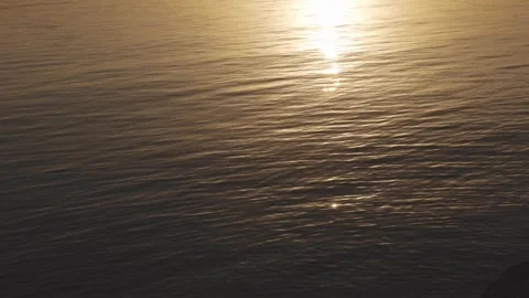 Light rays reflecting on the water Vídeo Stock 347832868