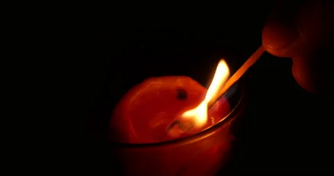 Light a red candle 库存影片 162602472