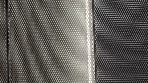 Light reflecting on an expanded metal mesh ceiling Vidéo 315359831