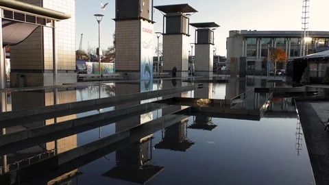 Light reflections on the surface of water Vídeo Stock 120598969