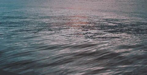 Light reflects of rippling ocean Stock Footage 204973042