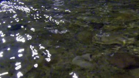 Light sheen on water at night Vídeo Stock 35841516