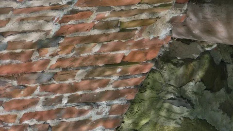 Light spots from water on a brick wall. Vídeos de archivo 91189131