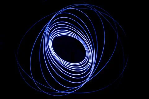 Light streaks in the shape of circles. A trace of a moving light point. Foto stock