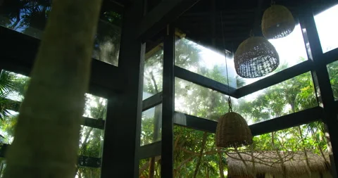 Light streams through yoga studio on beach Vídeo Stock 139365133