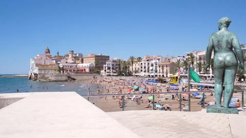 A light summer breeze on the beach of San Sebastián in Sitges, Spain. Stock Footage 167507575
