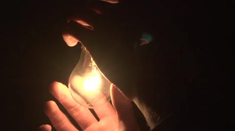 Light switches on by hands 動画素材 40690749