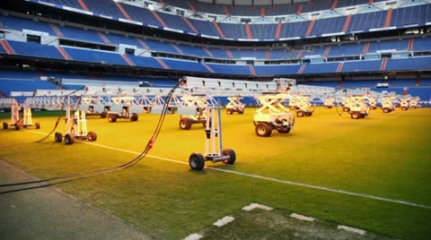 Light system for growing grass at empty football stadium Vídeos de archivo 31203325