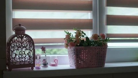 Light through the blinds. Soft home decor of windows. Retro style. Vidéo 119709647