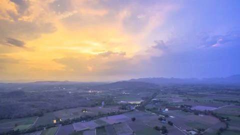 Light through sky above corn fields Foto stock