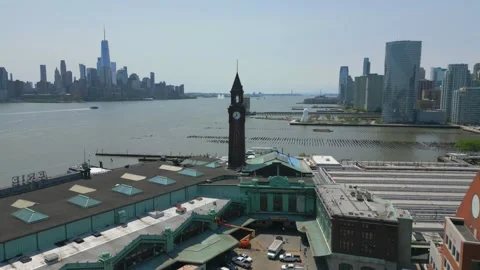 Light tower with NYC backdrop 스톡 동영상 241519109