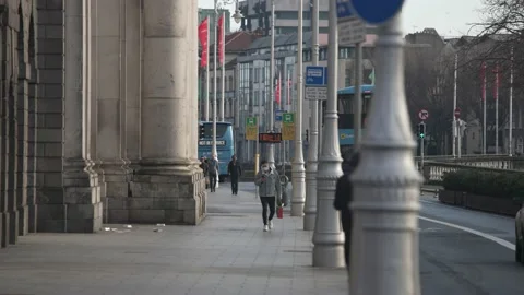 Light traffic in front of four courts dublin city Video stock 170669395