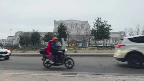 Light traffic in front of Milano Centrale station Stock Footage 339771538