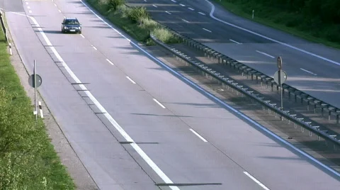 Light traffic on German Autobahn Vídeo Stock 85761