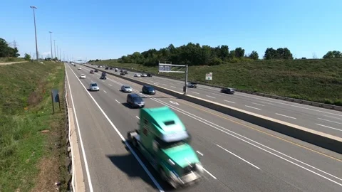 Light traffic on highway in perspective. Video stock 138279064