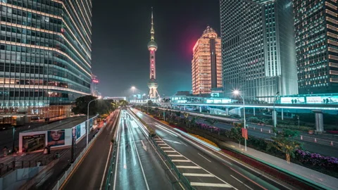 Light Trails and Iconic Tower Amidst Shanghai's Nightscape Vidéo 336225438