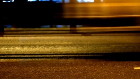 The light trails on the modern building background Vidéo 98312527
