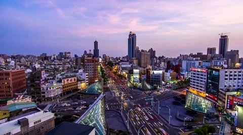 The light trails on the roundabout in Kaohsiung, Taiwan Stock-Footage 65188773