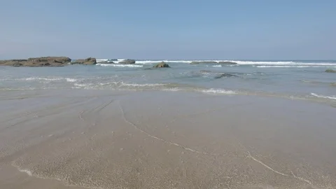 Light waves on the beach Vídeo Stock 81387360