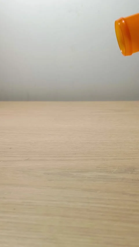 Light wood surface texture creates a bright, clean background for product Stockbeeldmateriaal 318311056