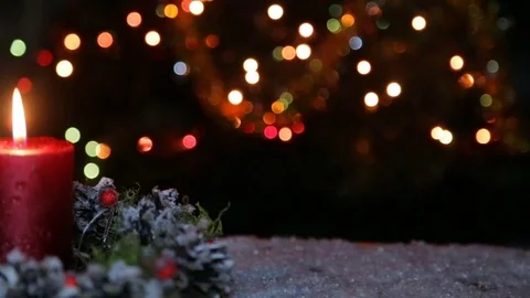 A lighted candle and a gift box on the background of a bokeh Vídeo Stock 82614932