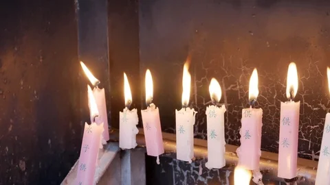 Lighted candles in the temple Video stock 102124381