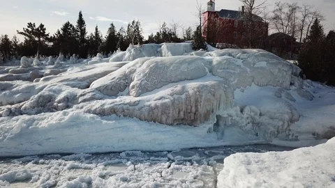 Lighthouse above ice covered shore Stock-Footage 100136288