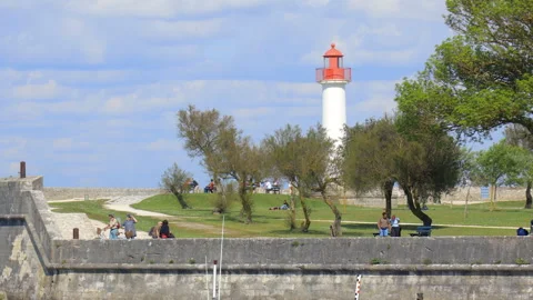 Lighthouse and Parc de la Barbette park in Saint-Martin-de-Ré, France 스톡 동영상 244201635