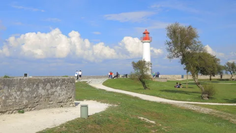 Lighthouse and Parc de la Barbette park in Saint-Martin-de-Ré, France 스톡 동영상 244325168