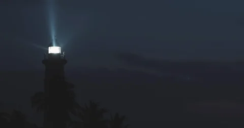 Lighthouse with beam at night Vídeo Stock 108632909