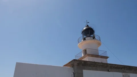 Lighthouse on Cap de Creus in Spain. Tower against the blue sky. 4K Slow Mo 库存影片 114889187