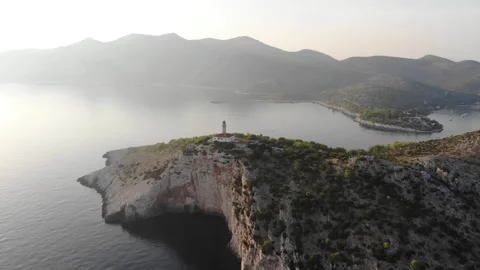 Lighthouse on cliff 02 Stockbeeldmateriaal 273710629