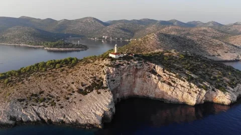 Lighthouse on cliff 03 Stockbeeldmateriaal 273710622