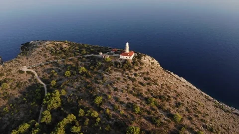 Lighthouse on cliff 04 Stockbeeldmateriaal 273710637