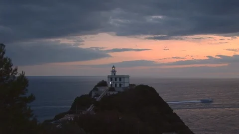 Lighthouse at dusk Video stock 106520413
