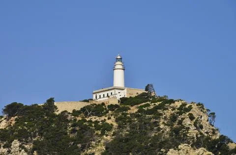 Lighthouse on edge of cliff Stock-Fotos