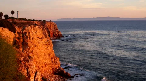 Lighthouse ELS on Pt. Vicente's Red Cliffs, Calalina Is. BG 스톡 동영상 45146713