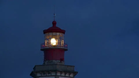 Lighthouse in fog at night Video stock 7902784