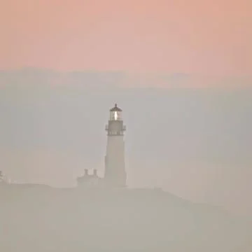 Lighthouse in Fog Oregon Coast Foto stock