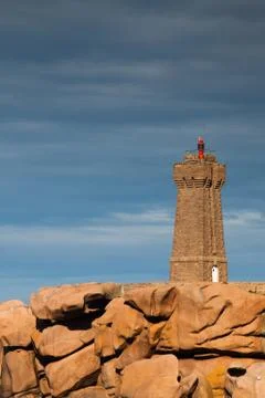 Lighthouse on the granite coast 库存照片
