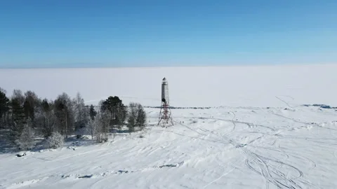 Lighthouse on the island in winter Video stock 150053100