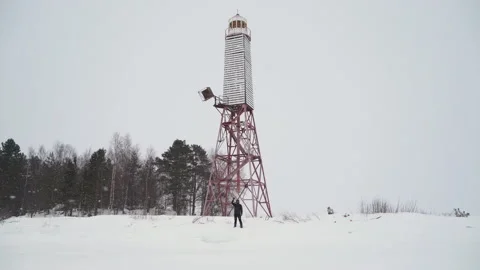 The lighthouse keeper waves his hand Stockbeeldmateriaal 149512765