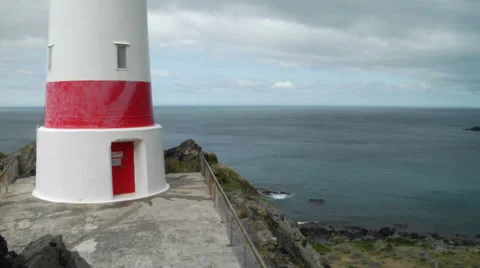 Lighthouse looking out over the sea 스톡 동영상 33544952