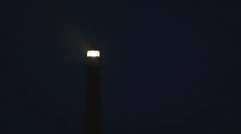 Lighthouse operating in dark night Vidéo 47502642