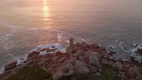 Lighthouse over the sun Stockbeeldmateriaal 167002253