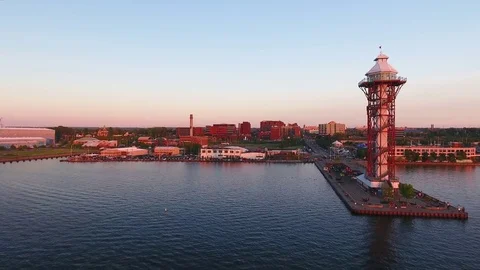 Lighthouse at the river coast 库存影片 83691305