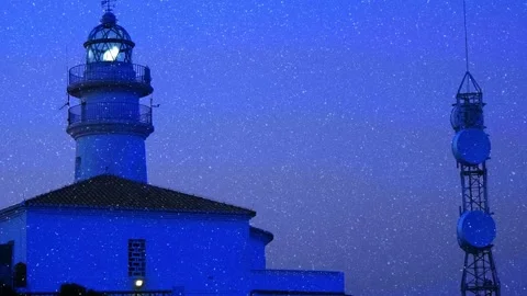 The lighthouse is shining by sector lights on a cliff on the shores of the sea Video stock 330901325