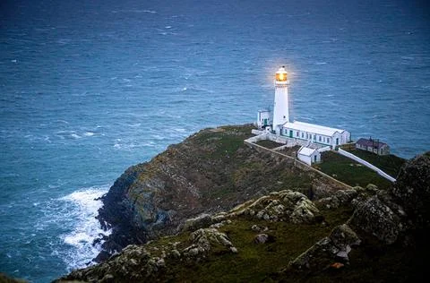 A lighthouse on South Stack, an island situated just off Holy Island on the n Foto stock