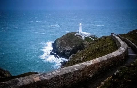 A lighthouse on South Stack, an island situated just off Holy Island on the n Foto stock