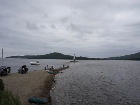 Lighthouse on the spit Vídeo Stock 86838957